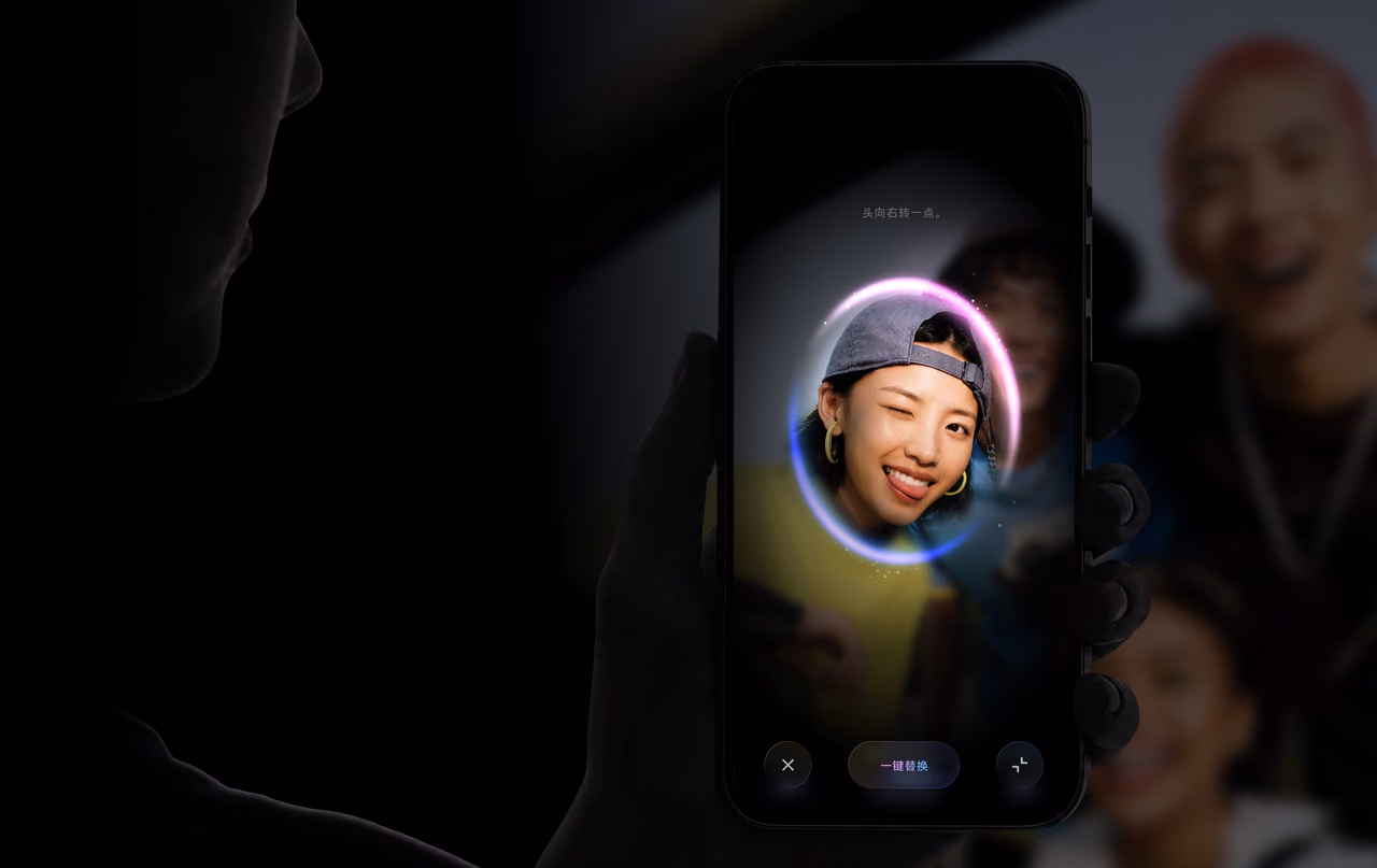 实时生成表情主场景：用户像照镜子一样预览并调整自己的情绪表达